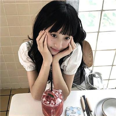 午夜下的刺花 海报