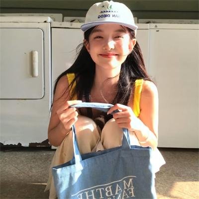 猴形扣手 海报